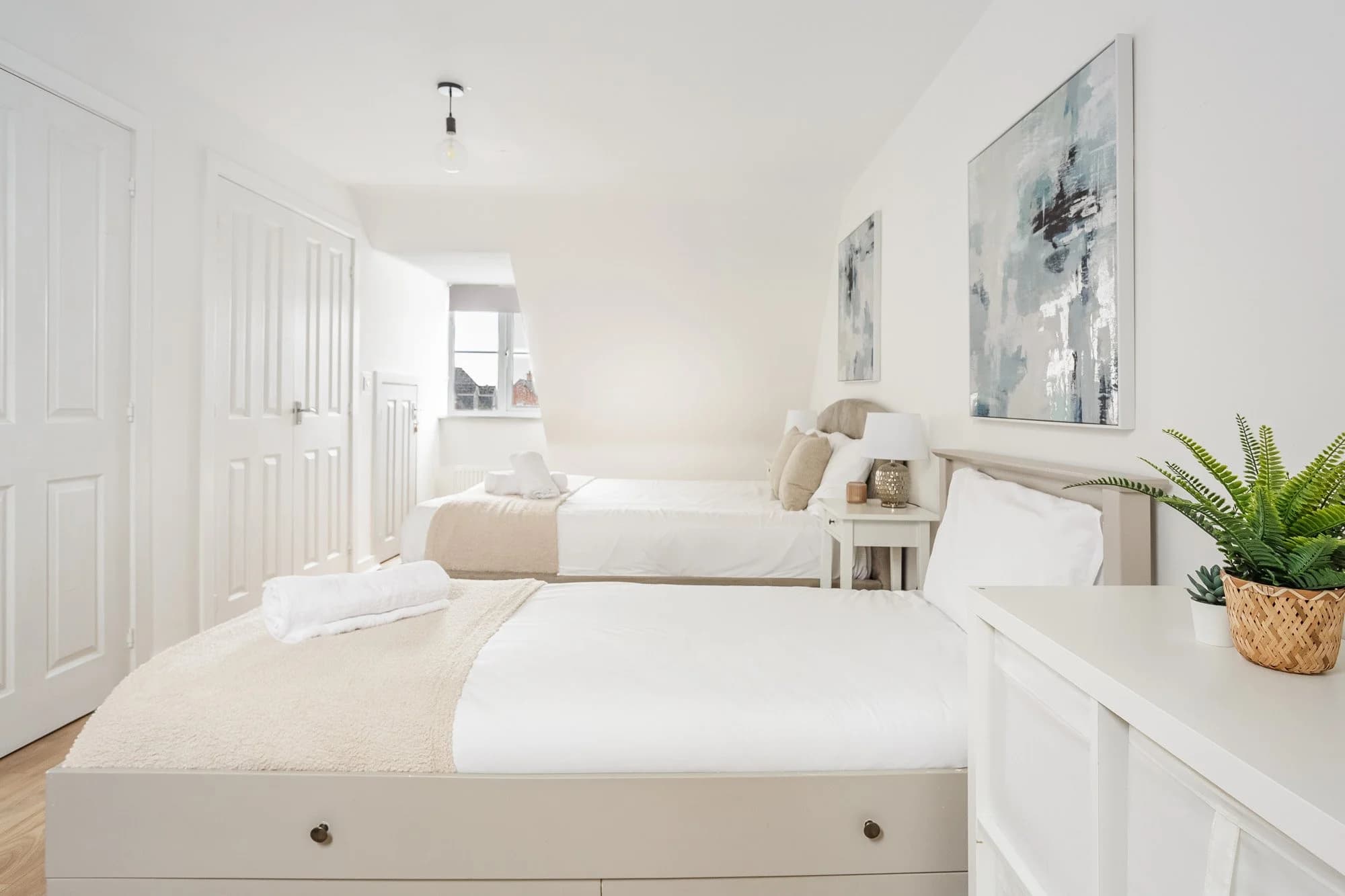 Twin bedroom at 27 Gough Grove, Derby - serviced accommodation