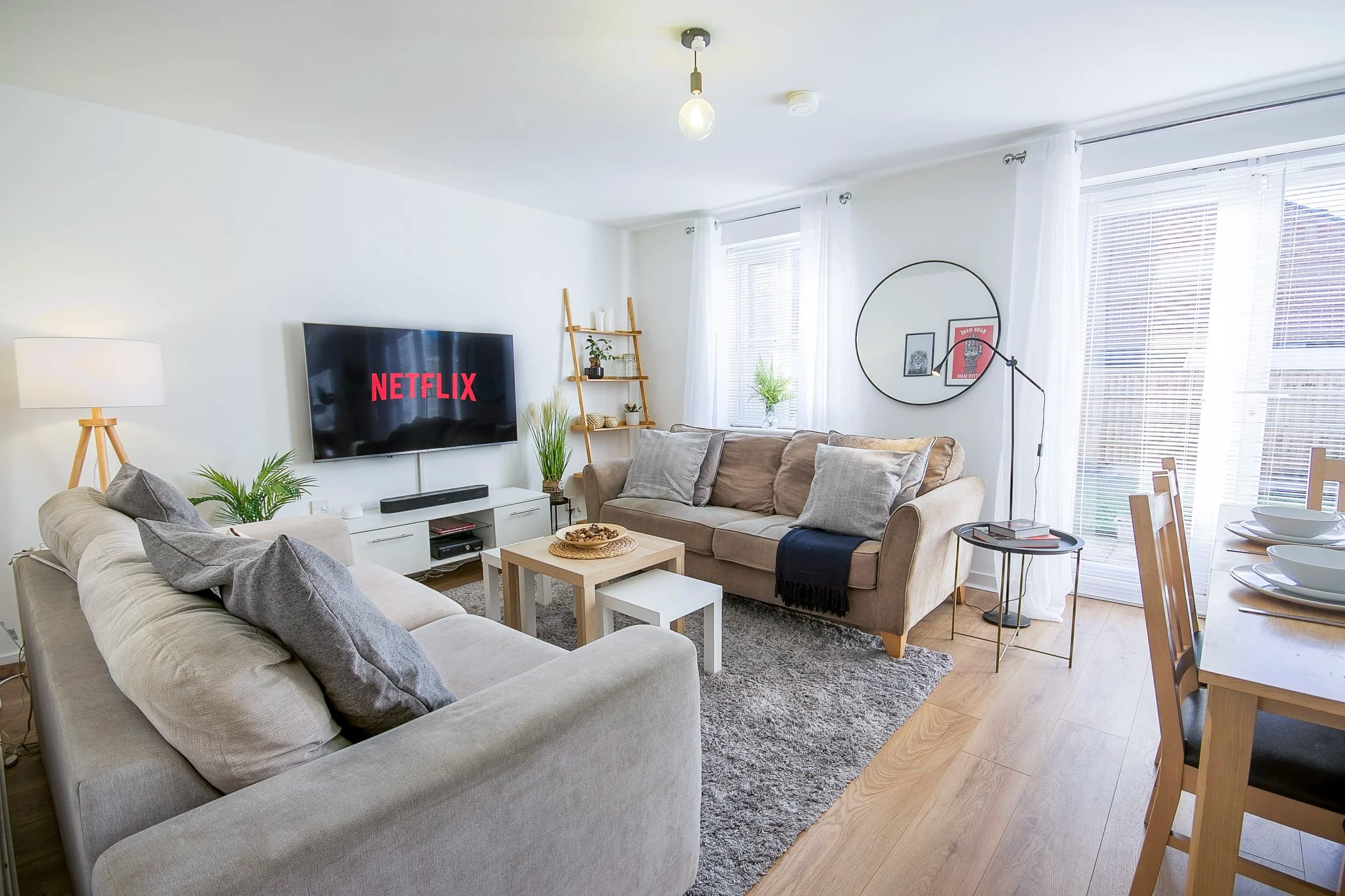 Living room at 27 Gough Grove, Derby - serviced accommodation